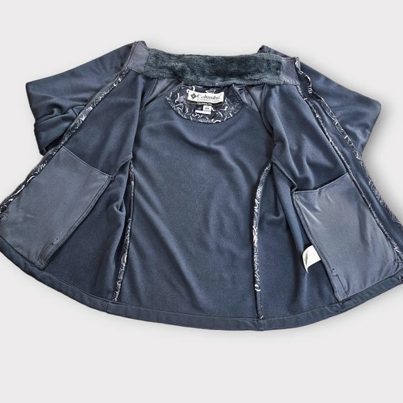 Columbia Interchange Base Layer  with Faux Fur Collar - Picture 12 of 16